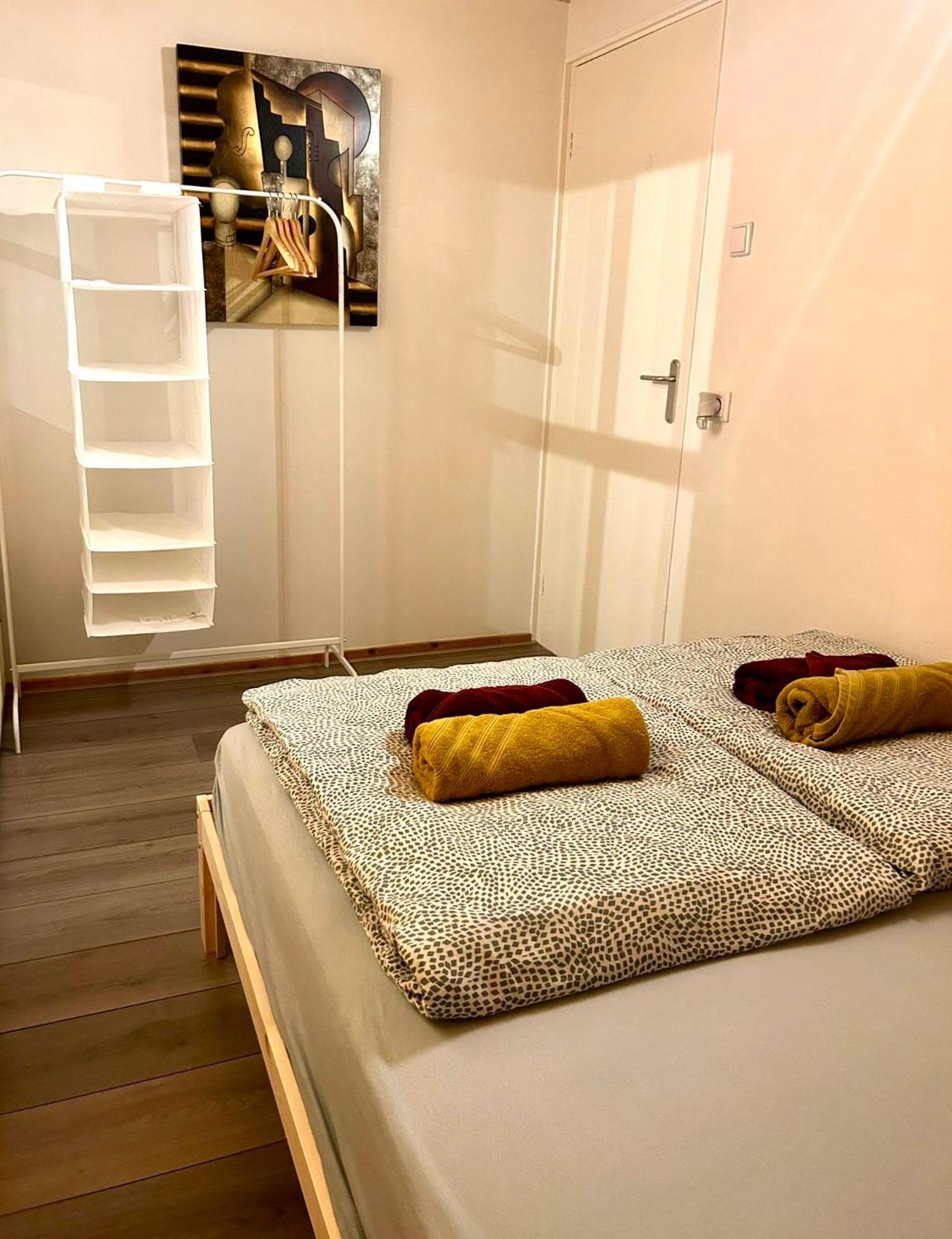Buddha Style Family House & Jacuzzi & Sauna Near Amsterdam Vijfhuizen Exteriör bild