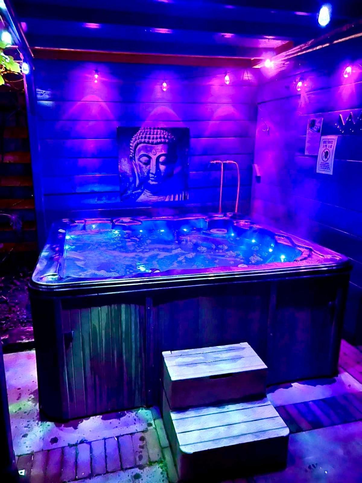 Buddha Style Family House & Jacuzzi & Sauna Near Amsterdam Vijfhuizen Exteriör bild